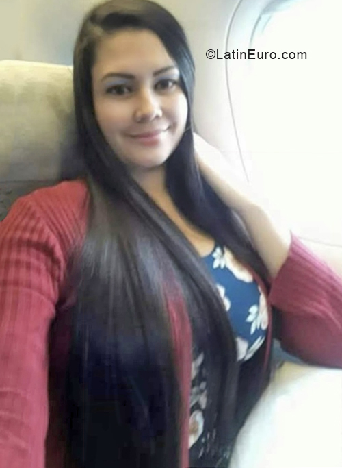 Date this georgeous Ecuador girl Paholly from Quito EC610