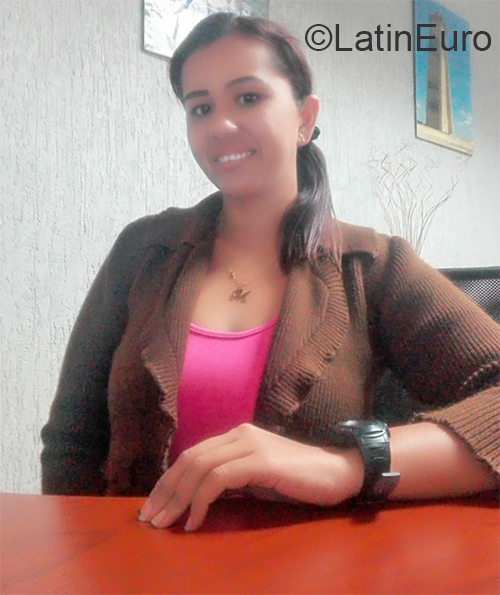 Date this voluptuous Venezuela girl Alejandra from Caracas VE3493