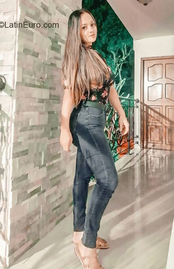 Date this gorgeous Colombia girl Mayra from Barranquilla CO28596
