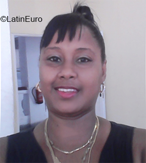 Date this sultry Cuba girl Kirenia from Sanriago De Cuba CU727