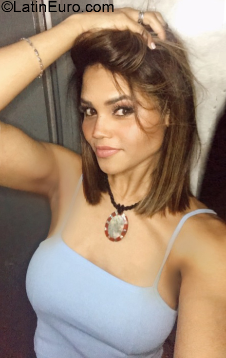 Date this cute Argentina girl Maryeling from Buenos Aires AR581