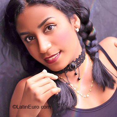 Date this gorgeous Colombia girl Daniela from Cali CO28640