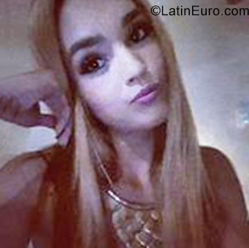 Date this pretty Venezuela girl Silvia from Maracaibo VE3514