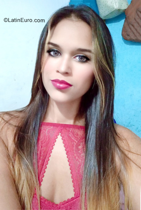 Date this delightful Colombia girl Reina from Barranquilla CO28692