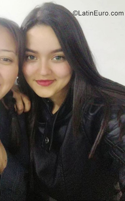 Date this gorgeous Colombia girl Stefania from Bogota CO28745