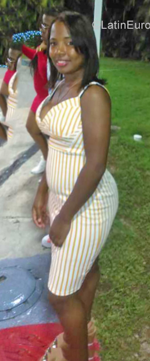 Date this lovely Dominican Republic girl Karina from Santo Domingo DO38897