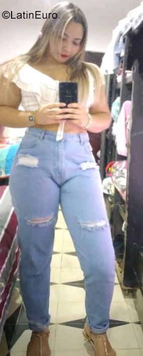 Date this funny Colombia girl Yandra from Barranquilla CO28813