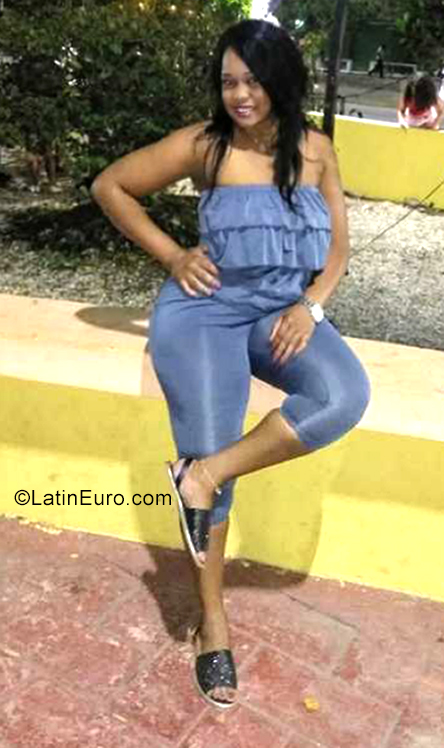 Date this attractive Dominican Republic girl Mari from Punta Cana DO38939