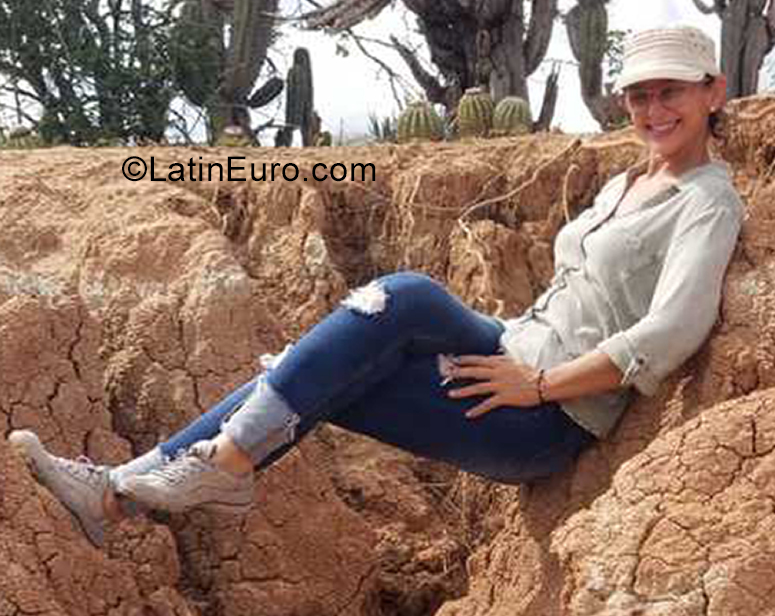 Date this young Colombia girl Maria from Bogota CO29099