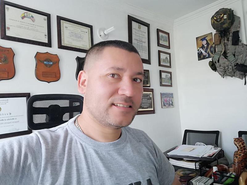 Date this delightful United States man Bernal from Aspen UM80