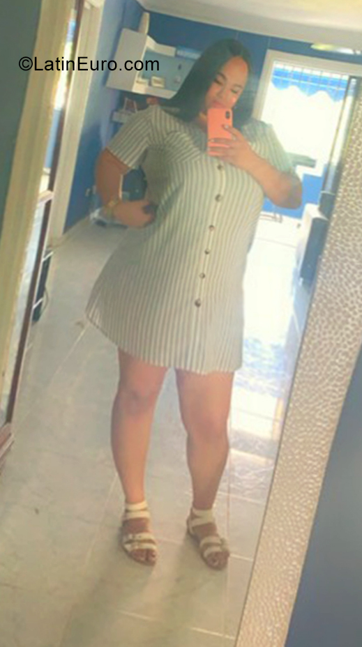 Date this athletic Dominican Republic girl Samantha from Santo Domingo DO39228