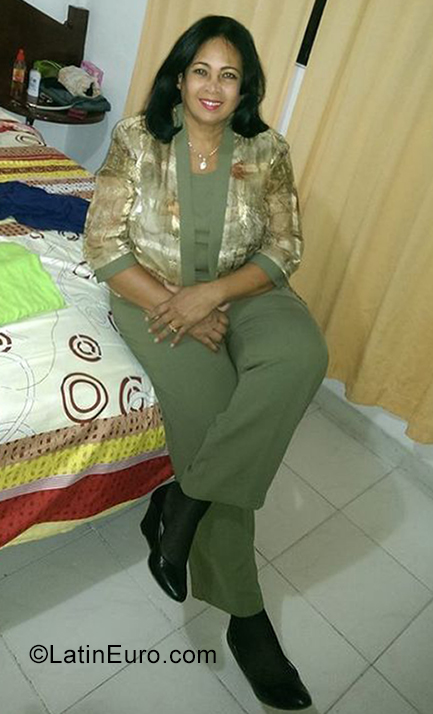 Date this attractive Dominican Republic girl Juana from La Vega DO39263