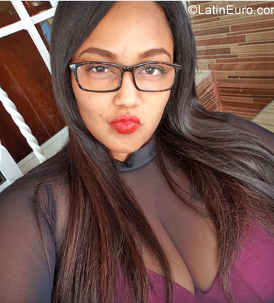 Date this happy Dominican Republic girl Maria from Santiago DO39341