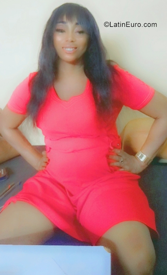 Date this cute Cote D'Ivoire girl Angyflo from Abidjan CI75