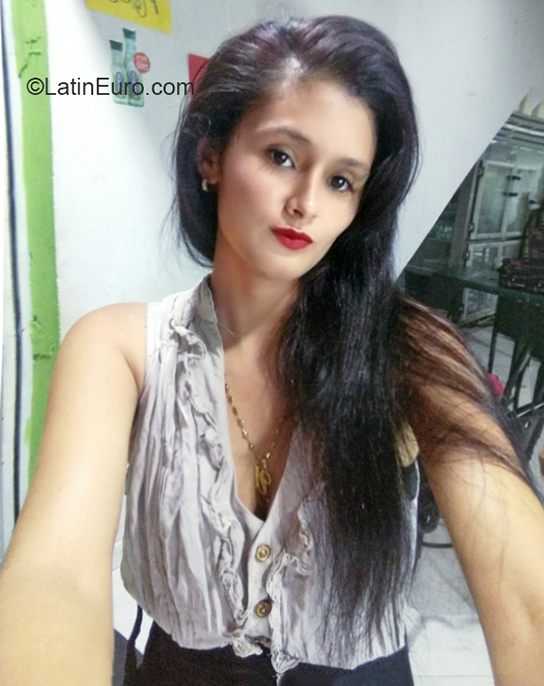 Date this good-looking Colombia girl Laura from Bogota CO29645