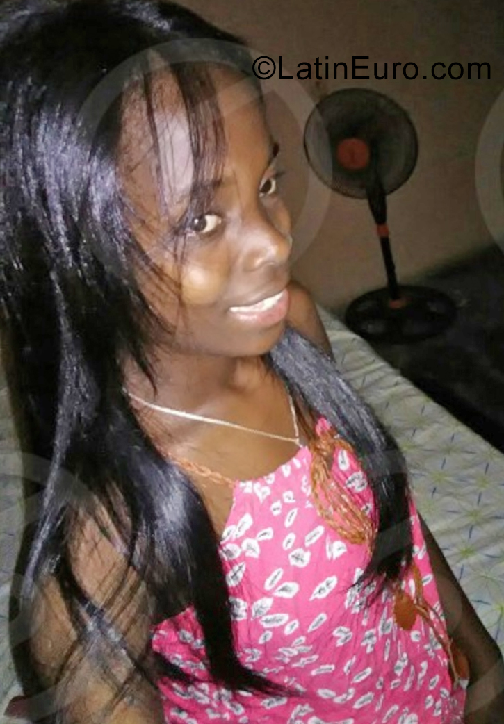 Date this sensual Dominican Republic girl Pamela from Santo Domingo DO39491
