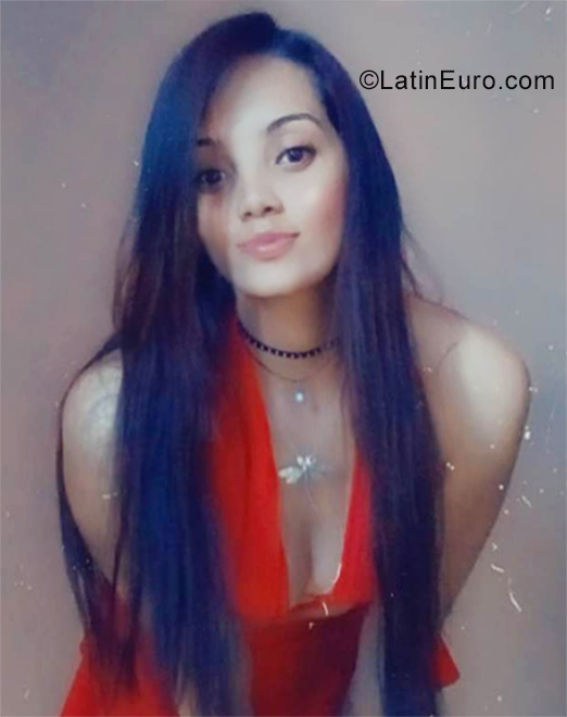 Date this beautiful Colombia girl Danna from Bogota CO29720