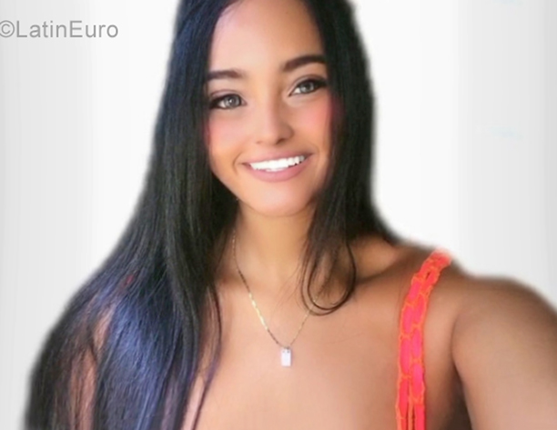 Date this hot Venezuela girl Daniela from Caracas VE3813