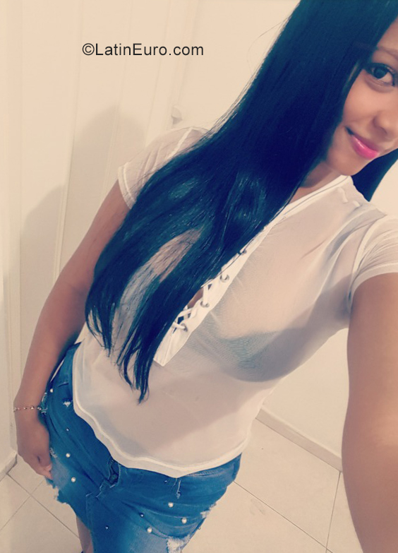 Date this attractive Colombia girl Miriam Tabares from Barranquilla CO29751