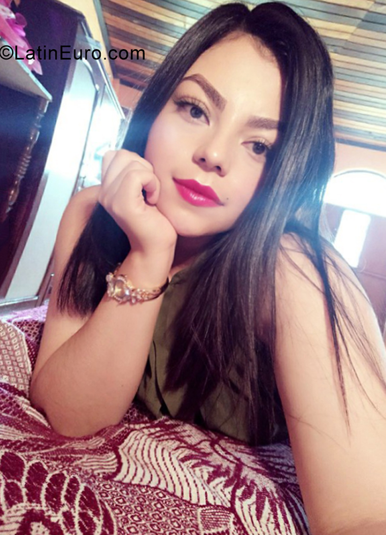 Date this voluptuous Guatemala girl Gabriela from Guatemala GT178