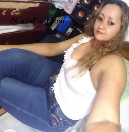 Date this attractive Colombia girl Carolina from Ibague CO29773