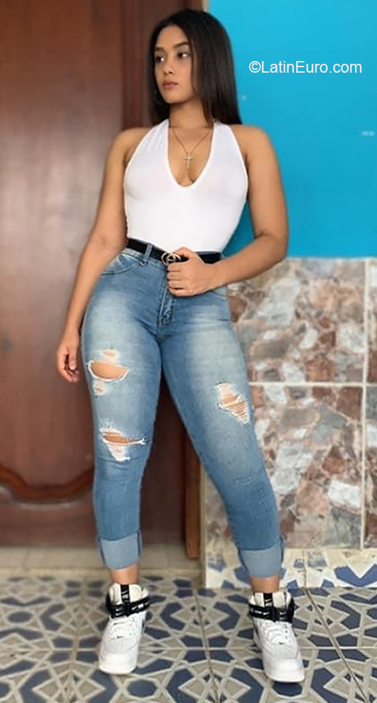 Date this georgeous Dominican Republic girl Samantha from Santiago DO39572