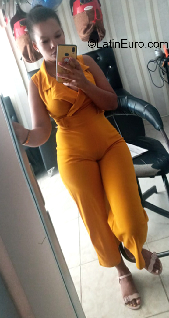 Date this voluptuous Dominican Republic girl Yeisa from Santo Domingo DO39611