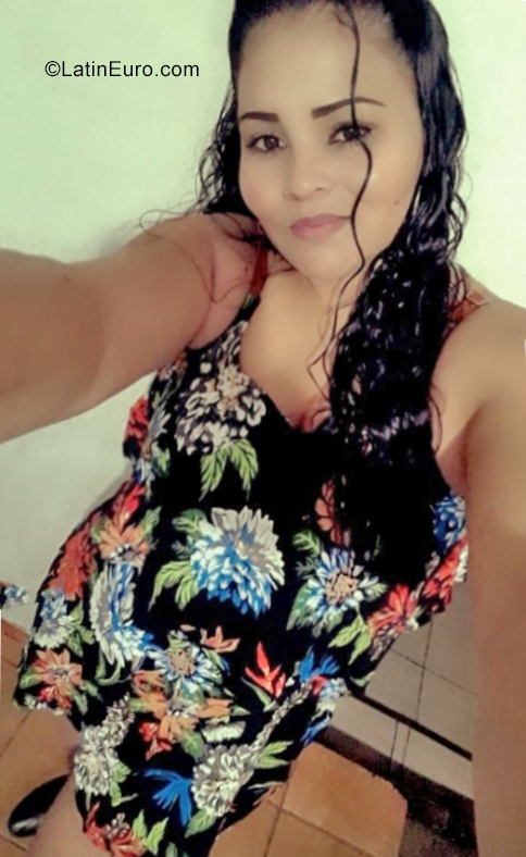 Date this hot Venezuela girl Anajay from San Cristóbal VE3866