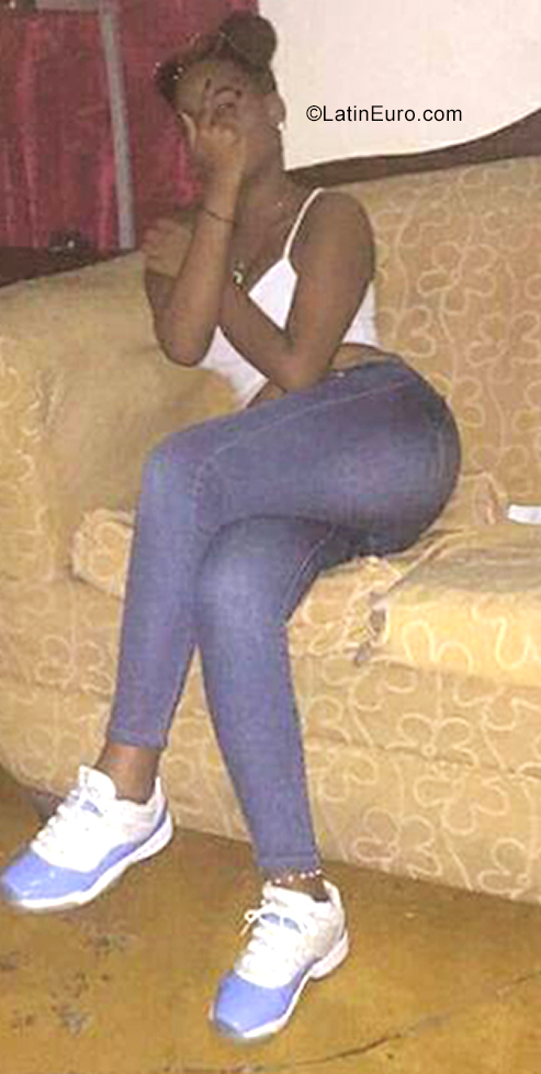 Date this pretty Dominican Republic girl Yisaury from Santiago DO39640