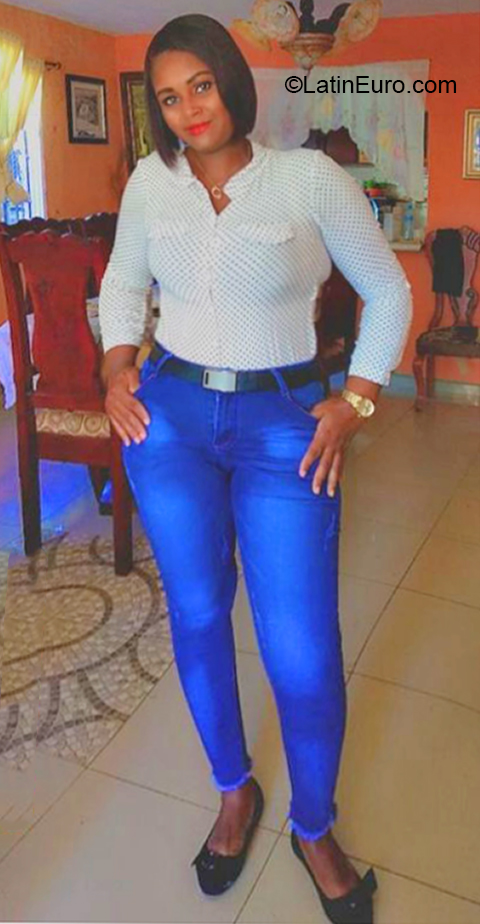 Date this passionate Dominican Republic girl Juana from Santo Domingo DO39678