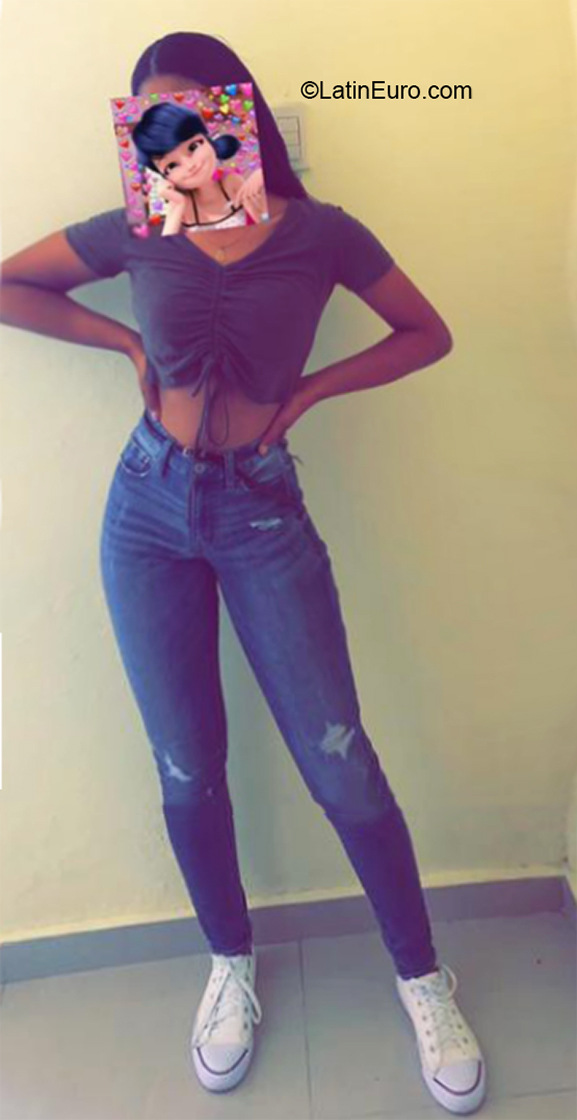 Date this attractive Dominican Republic girl CAROL from Barahona DO39697