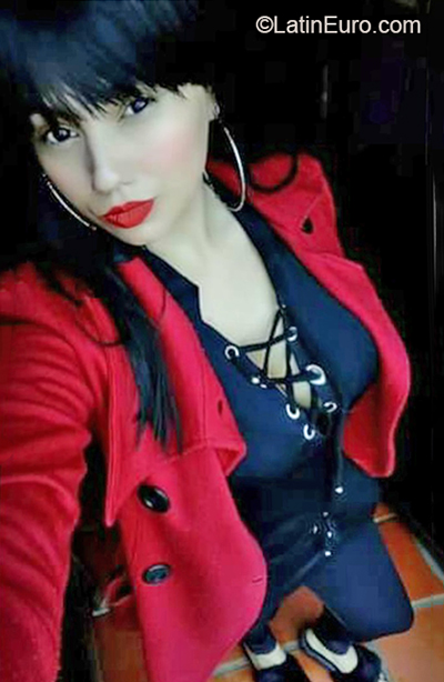 Date this nice looking Venezuela girl Lorena Mndez from Caracas VE3892
