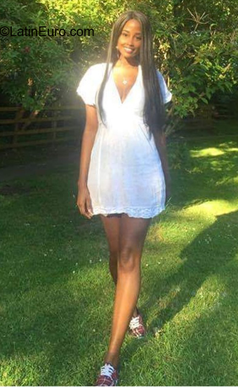 Date this attractive Colombia girl Treasure from Cali CO30026