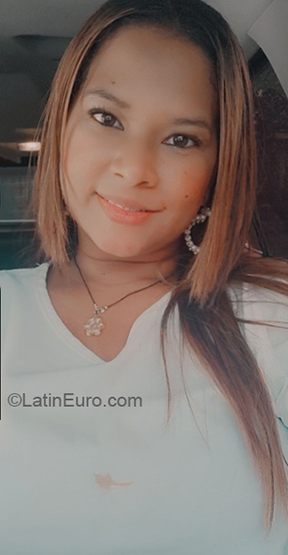 Date this attractive Colombia girl Kelly from Cartagena CO30030