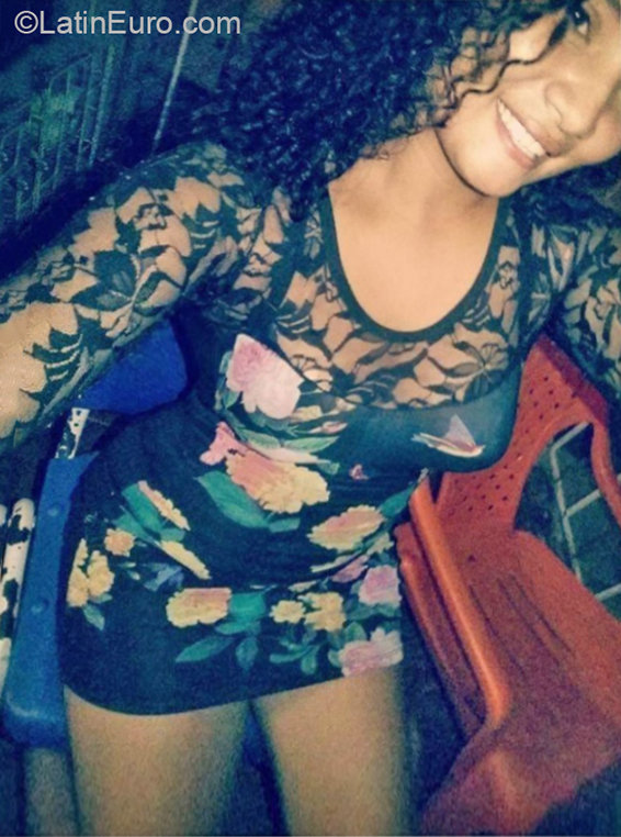 Date this attractive Colombia girl Eliana from Barranquilla CO30033