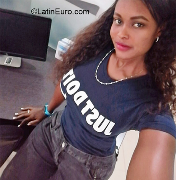 Date this athletic Colombia girl Alana from Cali CO30052