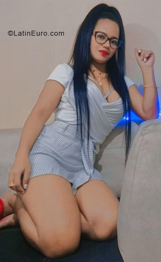Date this gorgeous Ecuador girl Noemi from Guayaquil EC800