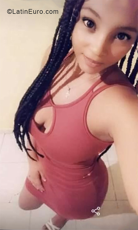 Date this pretty Dominican Republic girl Nicole from Santo Domingo DO39815