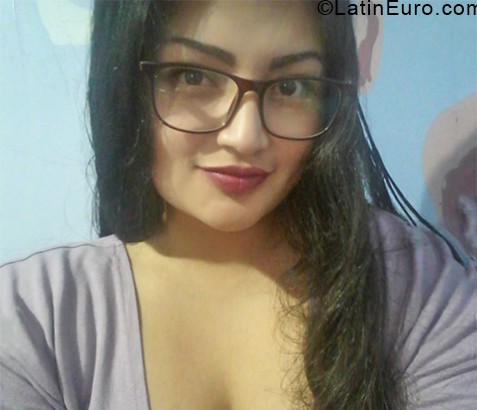 Date this pretty Ecuador girl Liza from Quito EC804