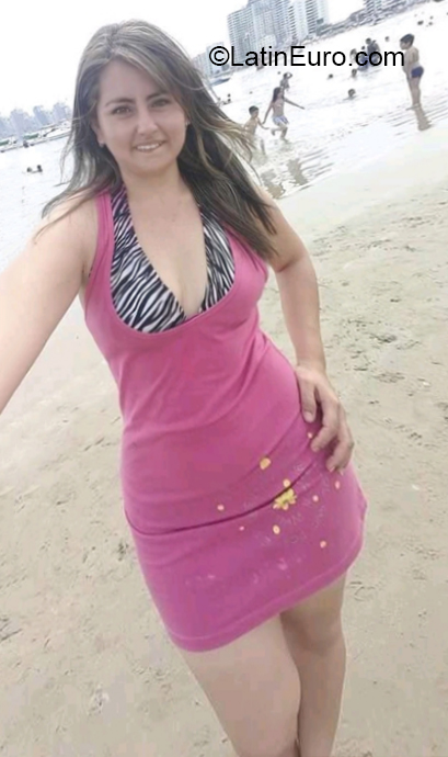 Date this sultry Ecuador girl Sharoon from Guayaquil EC807