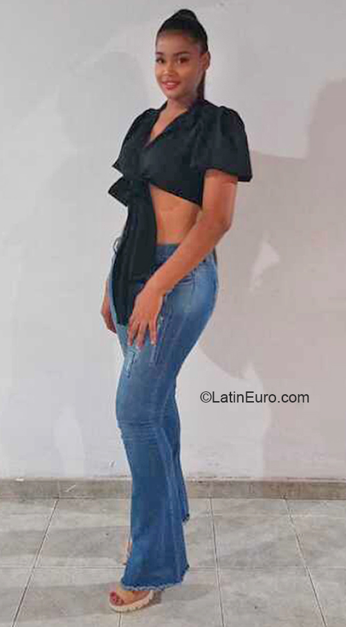 Date this foxy Colombia girl Elizabeth from Cali CO30264