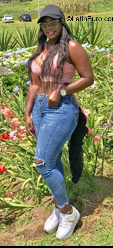 Date this sultry Colombia girl Victoria from Medellín CO30278