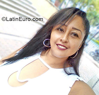 Date this nice looking Colombia girl Mary from Medellin CO30856