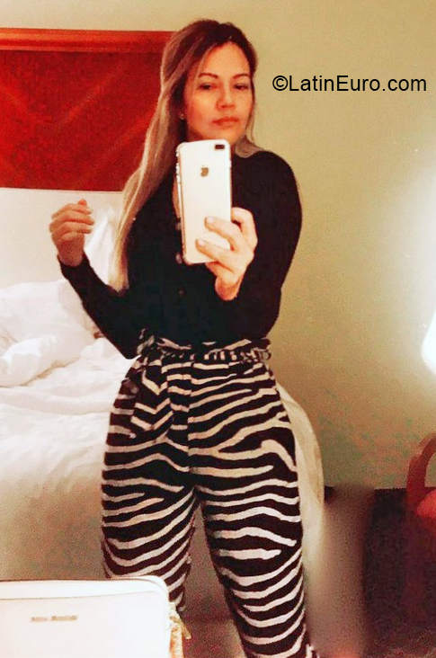 Date this tall Colombia girl Aubrey from Bogota CO30999