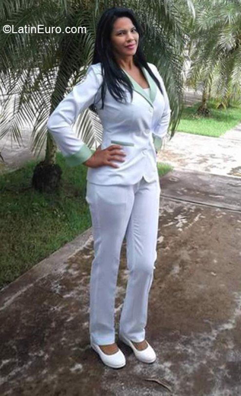 Date this hot Dominican Republic girl Alexa Estafania from La Vega DO39867