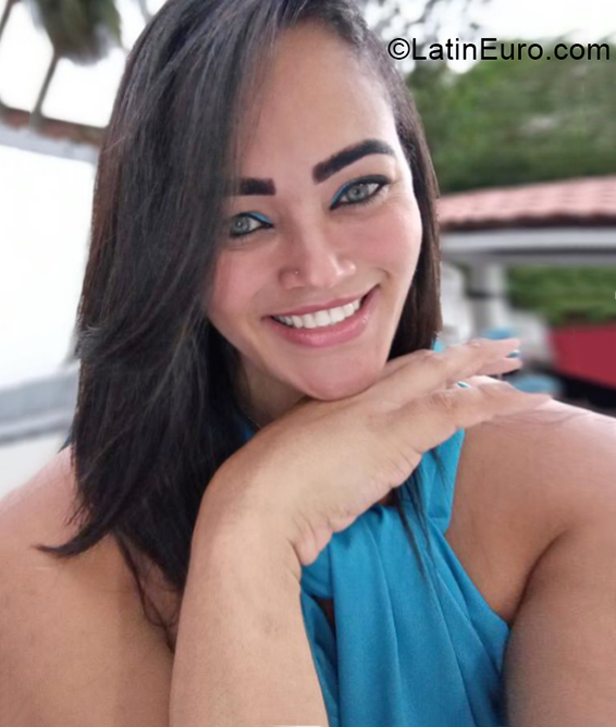 Date this passionate Brazil girl Patty from Salvador BR11388