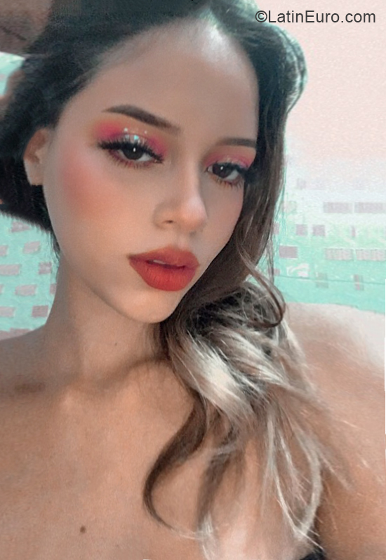 Date this voluptuous Colombia girl Alejandra from Santa Marta CO30431