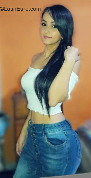 Date this sensual Colombia girl Mar from cali CO30440