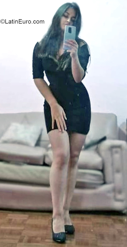 Date this happy Ecuador girl Laura from Quito EC858