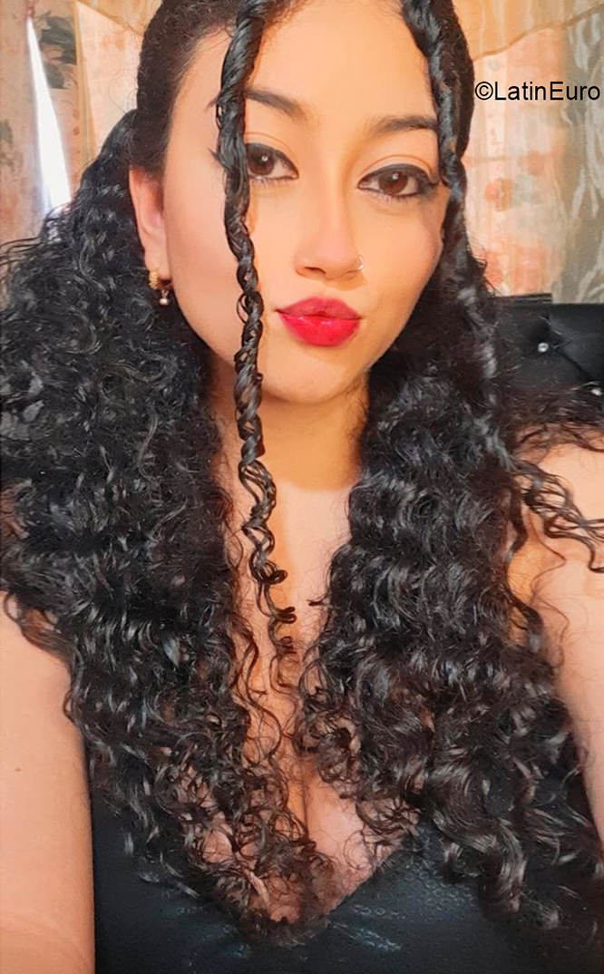 Date this gorgeous Colombia girl Fernanda from Cali CO30564